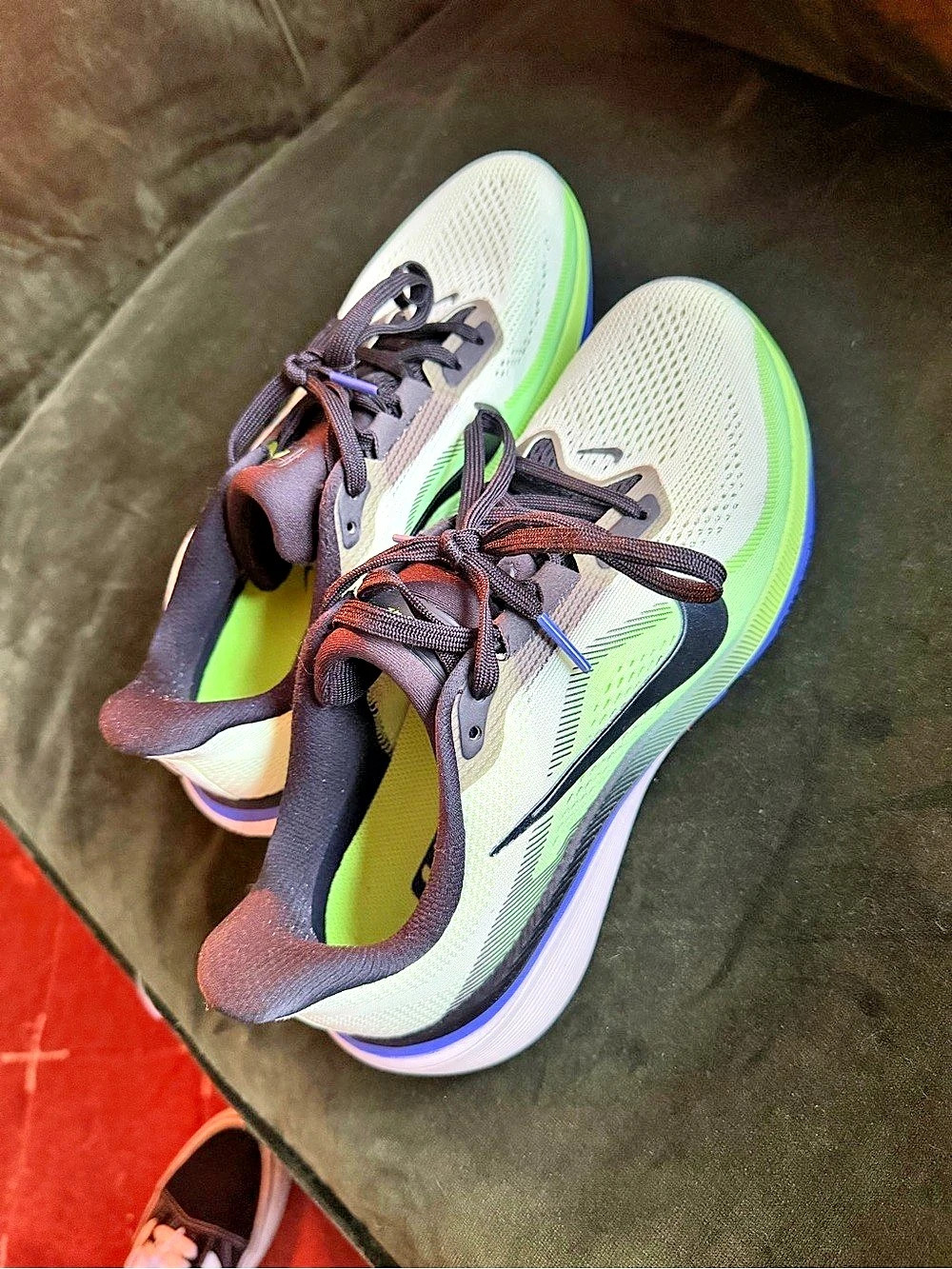 Nike Pegasus 8.5 Running Shoes in Green & White